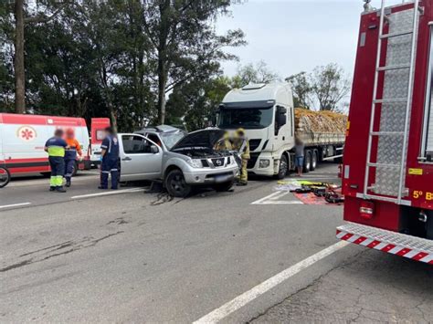 Mulher Fica Ferida Em Acidente Entre Carro E Carreta Na Ers 122 Em