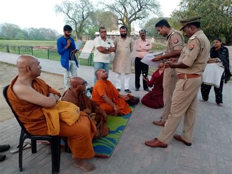 सारनाथ में धमेख स्तूप के पास रोका गया था पूजा पाठ से मांग न मानने पर दी बड़े आंदोलन की चेतावनी