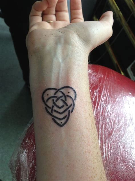 29 Awesome Celtic Knot Wrist Tattoos