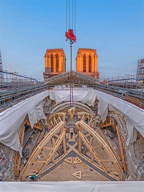 Notre Dame de Paris attend sa flèche