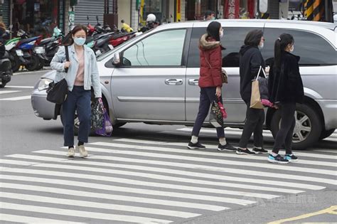 交通微罪不開放檢舉最快6月上路 未戴安全帽、人行道違停等除外 政治 中央社 Cna