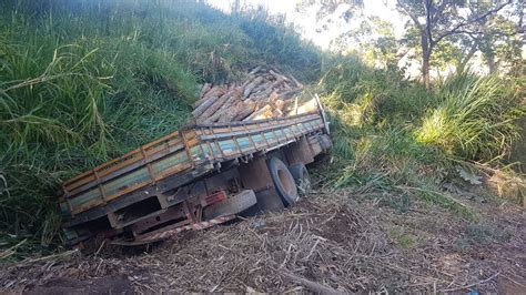 ÉoCombatente Acidente na BR 482 Motorista de Caminhão carregado de