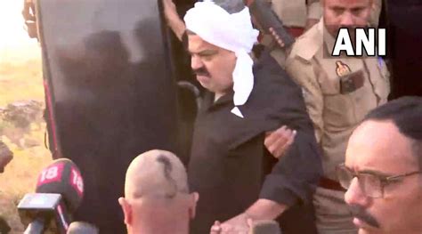 ‘kahe Ka Dar Asks Gangster Atiq Ahmed As His Convoy Halts In Mps