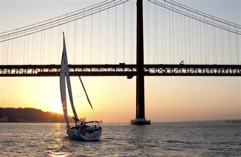 Lisboa Passeio De Barco De 1 Ou 2 Horas No Rio Tejo Getyourguide