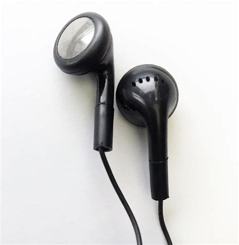 BLACK Stereo In-Ear Earbuds w/ 3.5mm plug (no mic) - Low Cost Earbuds