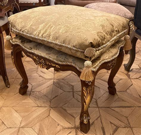 Pomp S By Casa Padrino Luxus Barock Sitzhocker Mit Sitzkissen Beige