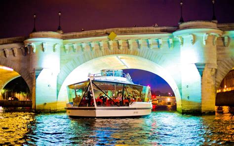 Paris: Seine River Dinner Cruise with Live Music