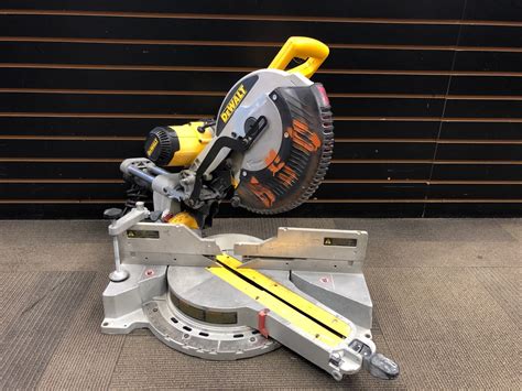 Dewalt Dws A In Double Bevel Sliding Compound Miter Saw