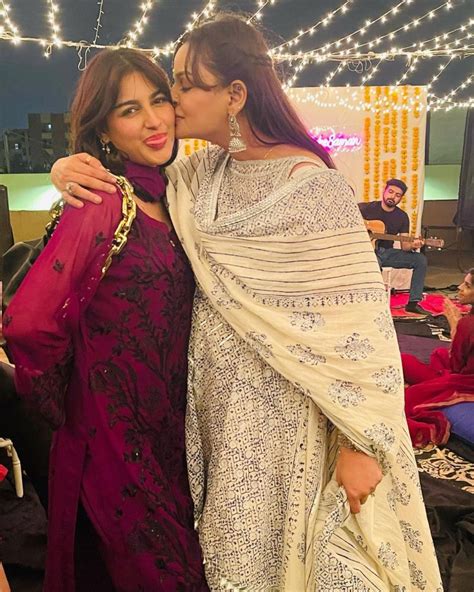 Latest Beautiful Clicks Of Javeria Abbasi With Daughter Anzela Abbasi At A Wedding Reviewitpk