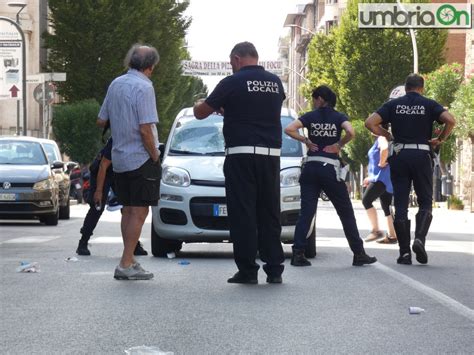 Investite In Via Battisti A Terni Restano Gravi Le Donne Colpite