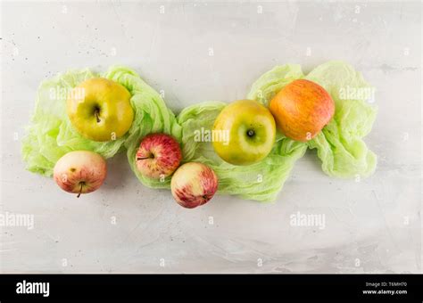 Green and red apples Stock Photo - Alamy