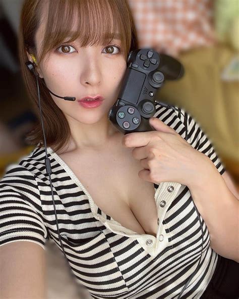 紺野栞さんのインスタグラム写真 紺野栞instagram 「🎮😉🖤」9月8日 11時59分 Shiooo1023