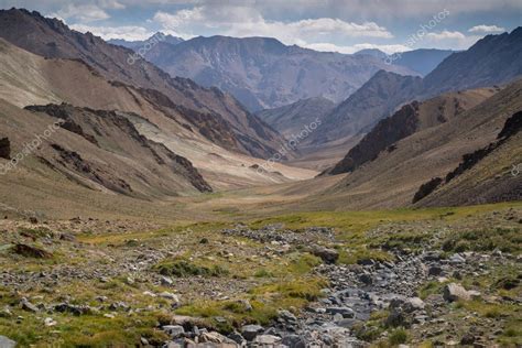 Trekking Desde El Valle De Pshart A Trav S Del Paso De Gumbezkul A