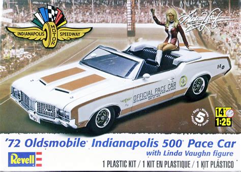 Revell 1972 Olds Cutlass 442 Or Hurst Olds Convertible With Pre Painted Linda Vaughn Figure