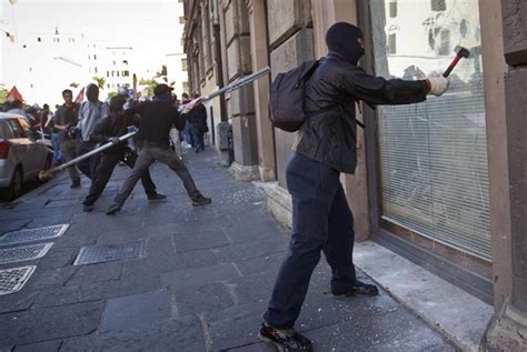 Ecco Chi Ha Messo A Ferro E Fuoco Napoli Per Fare La Festa A Draghi