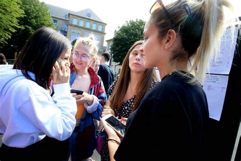 ÉDUCATION Photos Metz les résultats du bac sont tombés au lycée