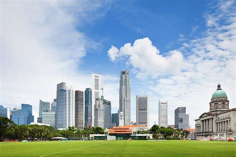 Singapore Skyline by Tomml