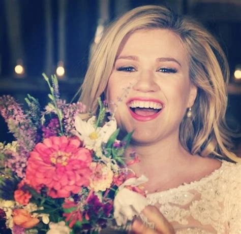 Rumor Has It Kelly Clarkson Is Married! Check Out Pictures Of The ...