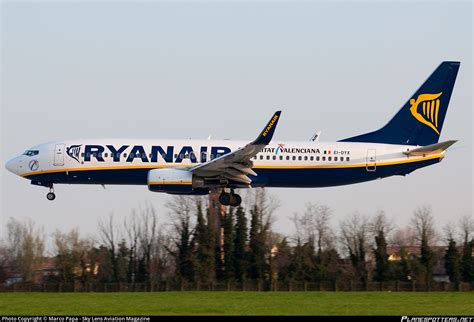 EI DYX Ryanair Boeing 737 8AS WL Photo By Marco Papa Sky Lens