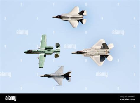 F 22 Vs F 35 Comparison