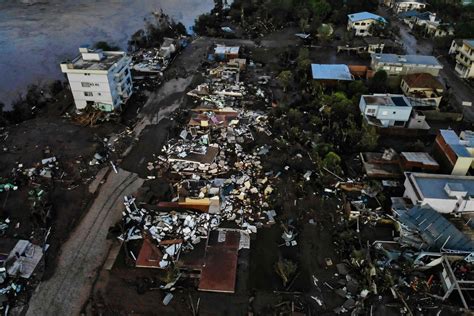 Clima Em Desequil Brio Tempestades Ciclones E Enchentes Assolam O