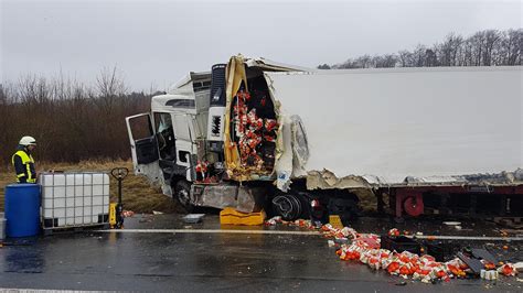 Zwei Schwerverletzte Nach LKW Unfall Auf Der B 51 Bei Bitburg