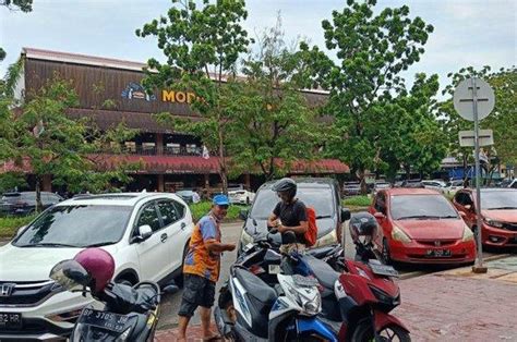 Duit Seribu Gak Laku Tarif Parkir Mobil Dan Motor Resmi Naik 100