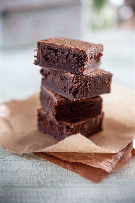 Classic chocolate brownies (tin of 12) – Mrs Bells Brownies