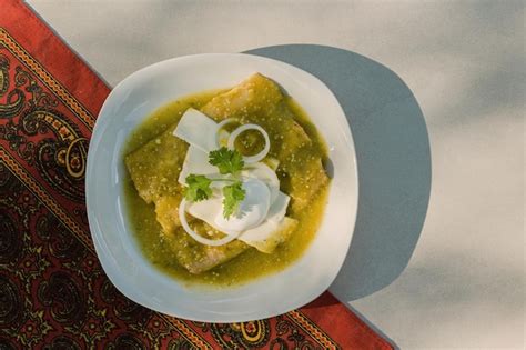 Enchiladas Verdes Mexicanas Frango Queijo Coentro E Cebola Foto