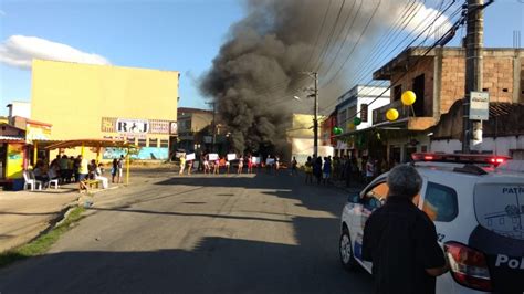 A Gazeta Moradores interditam novamente a Rodovia José Sette em Cariacica