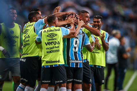 hat trick Suárez brilha na estreia Grêmio bate São Luiz e