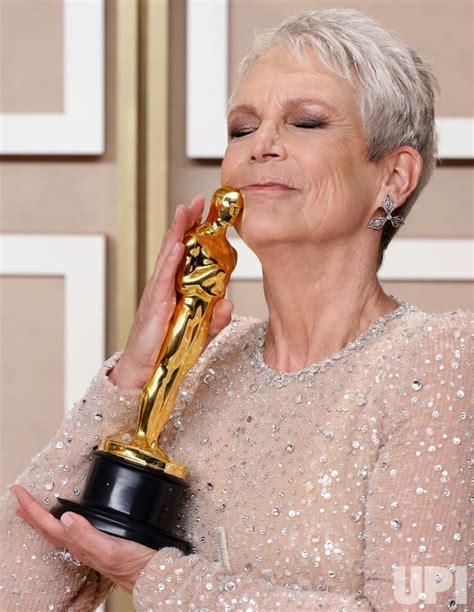 Photo Jamie Lee Curtis Wins Oscar At The 95th Academy Awards In Los