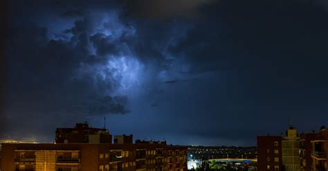 Cómo debes protegerte durante una tormenta eléctrica