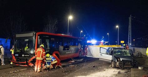 Autofahrer stirbt bei Frontalzusammenstoß mit Linienbus Nordrhein