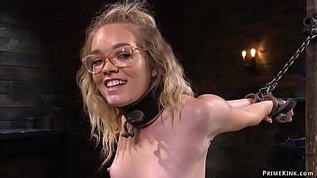 Spinner En La Servidumbre De La Curva De La Espalda De Pie XVIDEOS