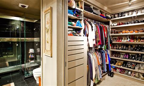 Extra small walk in closet ideas