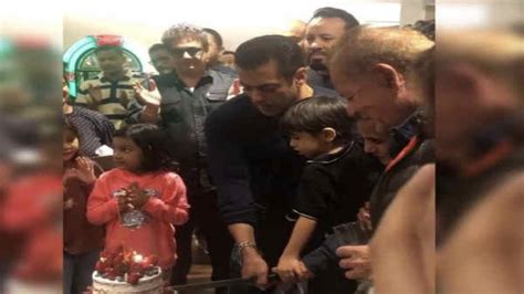 Salman Khan S Th Birthday Cuts Birthday Cake With Ahil See Pics