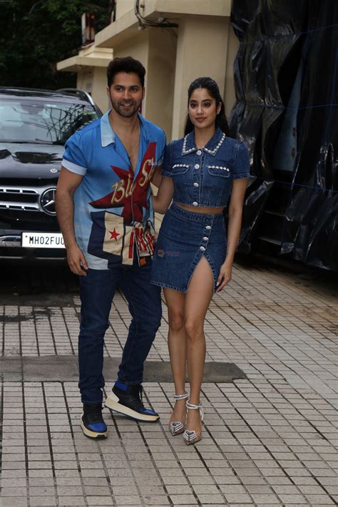 Janhvi Kapoor Varun Dhawan Promote Movie Bawaal At Pvr Dynamix Mall In