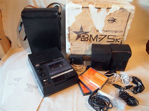Портативный войсковой кассетный магнитофон ''ВМ-75к''.