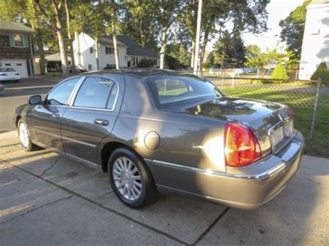 Purchase Used Lincoln Town Car Ultimate Sedan Door L In North