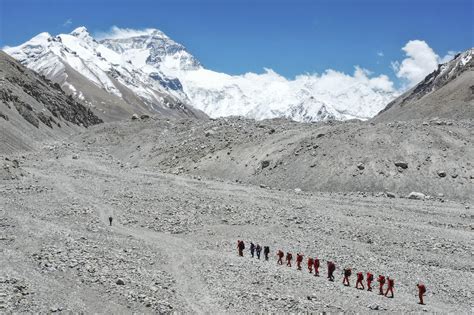 Everest Summit Trash