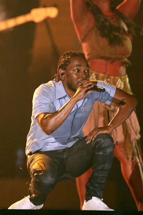 Kendrick Lamar Delivers Powerful Grammy Performance In Reebok