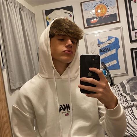 Pin By Ana Mr On Here At Last Boy Bands Tommy Corbyn Besson