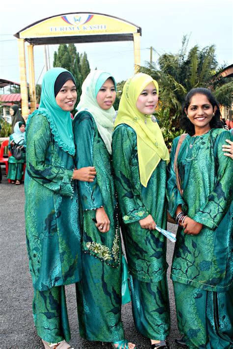 Baju Hijau Sesuai Tudung Warna Apa Kuih Almond