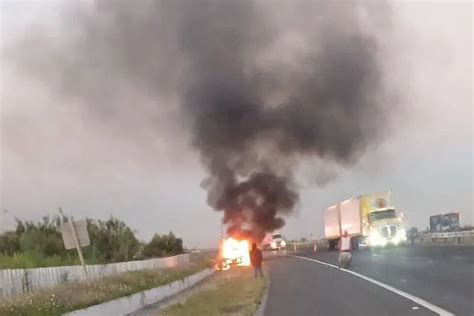 En El Cem Per Metro De Chimalhuac N Edom X Se Quema Auto C Spide M Xico