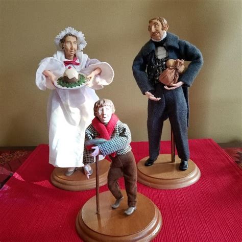 Christmas Carolers Figurines - Etsy