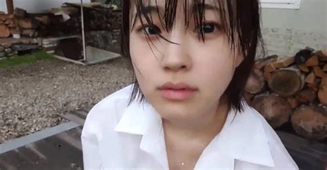 Các hot girl Hàn tự tin khoe mặt mộc