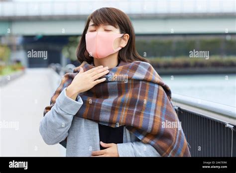 Japanese woman wearing mask Stock Photo - Alamy