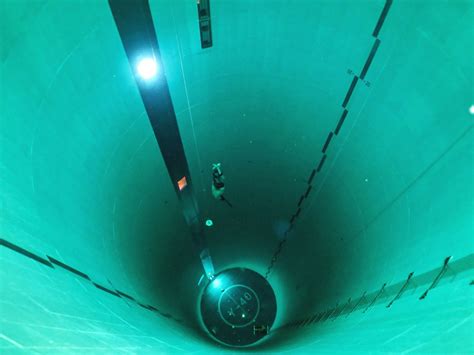 Worlds Deepest Swimming Pool Is A Terrifying 131 Foot Pit Of Doom