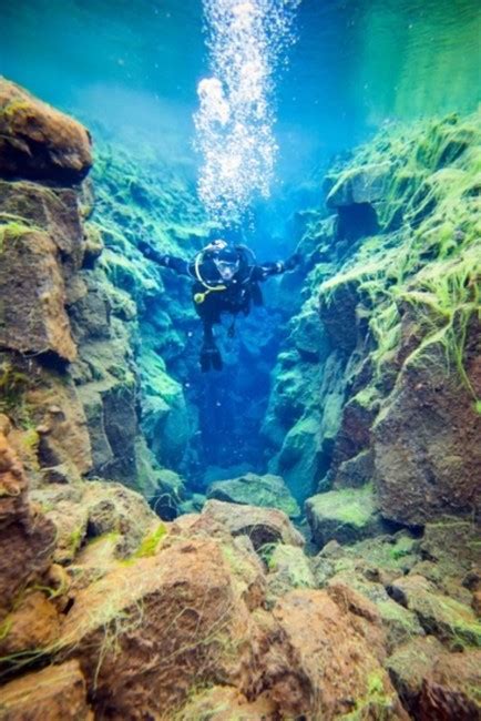 Island Tours Ofrece La Oportunidad De Practicar Snorkeling En La Grieta Silfra De Islandia El